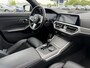 BMW 3-Serie 330i High Executive M Sport Schuif-/ Kanteldak 19 Inch Wegklapbare trekhaak Achteruitrijcamera Carplay Stoelverwarming