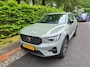 Volvo XC40 2.0 B4 Plus Dark | Trekhaak | Adaptive Cruiscontrol | Blis | PDC V+A en Camera | Verwarmbare Voorruit | Stoel + Stuurverwarming | Apple Carplay-Android Auto