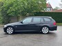 BMW 3-Serie Touring 318i Luxury Line Cruise*Xenon*Clima*LM*Stoelverwarming*Parkeersensoren*Dealer onderhouden*