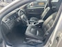Volvo XC70 2.0 T5 FWD Summum | Trekhaak | Schuifdak | Parkeersensoren | BLIS | Cruise Control Adaptief | Lederen Bekleding | Bi-Xenon | Stoelverwarming | Elektrische Achterklep