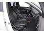 Volvo XC40 T3 163PK Automaat R-Design Adaptieve cruise control / Leder met alcantara bekleding / Parkeersensoren met camera / Trekhaak / stoel - en stuurverwarming / Apple carplay