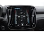 Volvo XC40 T3 163PK Automaat R-Design Adaptieve cruise control / Leder met alcantara bekleding / Parkeersensoren met camera / Trekhaak / stoel - en stuurverwarming / Apple carplay