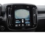 Volvo XC40 T3 163PK Automaat R-Design Adaptieve cruise control / Leder met alcantara bekleding / Parkeersensoren met camera / Trekhaak / stoel - en stuurverwarming / Apple carplay