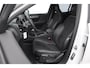 Volvo XC40 T3 163PK Automaat R-Design Adaptieve cruise control / Leder met alcantara bekleding / Parkeersensoren met camera / Trekhaak / stoel - en stuurverwarming / Apple carplay