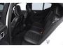 Volvo XC40 T3 163PK Automaat R-Design Adaptieve cruise control / Leder met alcantara bekleding / Parkeersensoren met camera / Trekhaak / stoel - en stuurverwarming / Apple carplay
