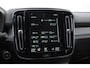 Volvo XC40 T3 163PK Automaat R-Design Adaptieve cruise control / Leder met alcantara bekleding / Parkeersensoren met camera / Trekhaak / stoel - en stuurverwarming / Apple carplay