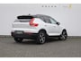 Volvo XC40 T3 163PK Automaat R-Design Adaptieve cruise control / Leder met alcantara bekleding / Parkeersensoren met camera / Trekhaak / stoel - en stuurverwarming / Apple carplay