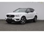 Volvo XC40 T3 163PK Automaat R-Design Adaptieve cruise control / Leder met alcantara bekleding / Parkeersensoren met camera / Trekhaak / stoel - en stuurverwarming / Apple carplay
