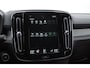 Volvo XC40 T3 163PK Automaat R-Design Adaptieve cruise control / Leder met alcantara bekleding / Parkeersensoren met camera / Trekhaak / stoel - en stuurverwarming / Apple carplay