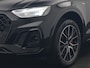 Audi Q5 50 TFSI e S edition PHEV 300pk Dealer O.H. | Trekhaak Af Fabriek | Camera | Lederen Sportstoelen Verwarmd | Sfeerverlichting | Keyless | Blis | Navigatie | DAB | 20"L.M | Virtual | Plug In Hybrid |