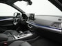 Audi Q5 50 TFSI e S edition PHEV 300pk Dealer O.H. | Trekhaak Af Fabriek | Camera | Lederen Sportstoelen Verwarmd | Sfeerverlichting | Keyless | Blis | Navigatie | DAB | 20"L.M | Virtual | Plug In Hybrid |