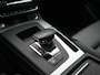 Audi Q5 50 TFSI e S edition PHEV 300pk Dealer O.H. | Trekhaak Af Fabriek | Camera | Lederen Sportstoelen Verwarmd | Sfeerverlichting | Keyless | Blis | Navigatie | DAB | 20"L.M | Virtual | Plug In Hybrid |