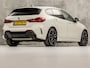 BMW 1-Serie 118i High Executive Automaat (APPLE CARPLAY, DEALER ONDERHOUDEN, GROOT NAVI, STUUR/STOELVERWARMING, SPORTSTOELEN, PARKEERSENSOREN, GETINT GLAS, CRUISE, NIEUWSTAAT)