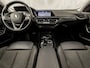 BMW 1-Serie 118i High Executive Automaat (APPLE CARPLAY, DEALER ONDERHOUDEN, GROOT NAVI, STUUR/STOELVERWARMING, SPORTSTOELEN, PARKEERSENSOREN, GETINT GLAS, CRUISE, NIEUWSTAAT)