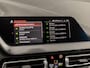 BMW 1-Serie 118i High Executive Automaat (APPLE CARPLAY, DEALER ONDERHOUDEN, GROOT NAVI, STUUR/STOELVERWARMING, SPORTSTOELEN, PARKEERSENSOREN, GETINT GLAS, CRUISE, NIEUWSTAAT)