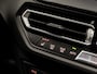 BMW 1-Serie 118i High Executive Automaat (APPLE CARPLAY, DEALER ONDERHOUDEN, GROOT NAVI, STUUR/STOELVERWARMING, SPORTSTOELEN, PARKEERSENSOREN, GETINT GLAS, CRUISE, NIEUWSTAAT)
