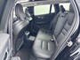 Volvo V60 T8 Recharge Ultra Dark | 19" | Trekhaak | Getint Glas | Panoramadak | Head-Up | Harman Kardon | Elektr. verst. Stoelen | Parkeercamera | Stoel/Stuur/Achterbankverwarming | Adaptieve Cruise | BLIS | Keyless