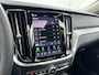 Volvo V60 T8 Recharge Ultra Dark | 19" | Trekhaak | Getint Glas | Panoramadak | Head-Up | Harman Kardon | Elektr. verst. Stoelen | Parkeercamera | Stoel/Stuur/Achterbankverwarming | Adaptieve Cruise | BLIS | Keyless