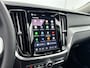 Volvo V60 T8 Recharge Ultra Dark | 19" | Trekhaak | Getint Glas | Panoramadak | Head-Up | Harman Kardon | Elektr. verst. Stoelen | Parkeercamera | Stoel/Stuur/Achterbankverwarming | Adaptieve Cruise | BLIS | Keyless