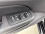 Volvo V60 T8 Recharge Ultra Dark | 19" | Trekhaak | Getint Glas | Panoramadak | Head-Up | Harman Kardon | Elektr. verst. Stoelen | Parkeercamera | Stoel/Stuur/Achterbankverwarming | Adaptieve Cruise | BLIS | Keyless