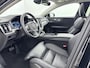 Volvo V60 T8 Recharge Ultra Dark | 19" | Trekhaak | Getint Glas | Panoramadak | Head-Up | Harman Kardon | Elektr. verst. Stoelen | Parkeercamera | Stoel/Stuur/Achterbankverwarming | Adaptieve Cruise | BLIS | Keyless