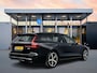 Volvo V60 T8 Recharge Ultra Dark | 19" | Trekhaak | Getint Glas | Panoramadak | Head-Up | Harman Kardon | Elektr. verst. Stoelen | Parkeercamera | Stoel/Stuur/Achterbankverwarming | Adaptieve Cruise | BLIS | Keyless