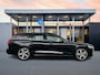Volvo V60 T8 Recharge Ultra Dark | 19" | Trekhaak | Getint Glas | Panoramadak | Head-Up | Harman Kardon | Elektr. verst. Stoelen | Parkeercamera | Stoel/Stuur/Achterbankverwarming | Adaptieve Cruise | BLIS | Keyless