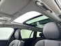 Volvo V60 T8 Recharge Ultra Dark | 19" | Trekhaak | Getint Glas | Panoramadak | Head-Up | Harman Kardon | Elektr. verst. Stoelen | Parkeercamera | Stoel/Stuur/Achterbankverwarming | Adaptieve Cruise | BLIS | Keyless