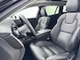Volvo V60 T8 Recharge Ultra Dark | 19" | Trekhaak | Getint Glas | Panoramadak | Head-Up | Harman Kardon | Elektr. verst. Stoelen | Parkeercamera | Stoel/Stuur/Achterbankverwarming | Adaptieve Cruise | BLIS | Keyless
