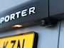 Volkswagen Transporter 2.0 TDI 110 pk L1H1 Life | Airco | Cruise control | Navigatie via App connect | Camera | LED | PDC | Afneembare trekhaak | 17" LM velgen | Bijrijdersbank | Betimmering |
