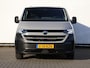 Volkswagen Transporter 2.0 TDI 110 pk L1H1 Life | Airco | Cruise control | Navigatie via App connect | Camera | LED | PDC | Afneembare trekhaak | 17" LM velgen | Bijrijdersbank | Betimmering |