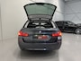 BMW 5-Serie Touring 520d High Exe PANO/LED/TREKHAAK/ZWART LEER/18"/NAVI-GROOT/ECC/CRUISE/STOELVERWARMING/PRIVACY/MINERALGRAU/PERFECT ONDERHOUDEN MET VOLLEDIGE HISTORIE/EURO 6