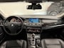 BMW 5-Serie Touring 520d High Exe PANO/LED/TREKHAAK/ZWART LEER/18"/NAVI-GROOT/ECC/CRUISE/STOELVERWARMING/PRIVACY/MINERALGRAU/PERFECT ONDERHOUDEN MET VOLLEDIGE HISTORIE/EURO 6