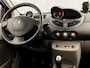 Renault Twingo 1.2 TCE GT 101Pk (AIRCO, LOGISCH NAP, TOERENTELLER, SPORTSTOELEN, GETINT GLAS, LM VELGEN, ARMSTEUN, NIEUWE APK, NIEUWSTAAT)