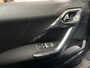Peugeot 2008 1.2 PureTech Allure Automaat (PANORAMADAK, NAVIGATIE, CLIMATE, LEDER, SPORTSTOELEN, PARKEERSENSOREN, LM VELGEN, GETINT GLAS, CRUISE, NIEUWSTAAT)