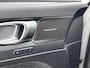 Volvo EX40 Single Motor Extended Range Ultra 82 kWh | 20" | Leder/Nubuck | Trekhaak | Getint Glas | Panoramadak | Harman Kardon | Elektr. verst. Stoelen | Stoel/Stuurverwarming | Warmtepomp | Adaptieve Cruise | BLIS