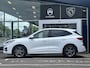 Ford Kuga 2.5 PHEV ST-Line X | Elektrische trekhaak | B&O | Elektrische kofferklep | Stoelverwarming (voor/achter) | Adaptive Cruise Control | Head-Up Display | Parkeercamera/-sensoren | Keyless Entry/Start | Climate Control | BLIS | Draadloze telefoonlader |