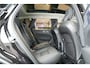 Volvo XC60 2.0 T6 AWD 293kW/399pk Aut8 Plug-in hybrid Ultra Dark Facelift! LUCHTVERING + PANORAMADAK + HARMAN/KARDON + ADAPT.CRUISE + HEAD-UP + STOELVERWARMING V&A + STUURVERWARMING + GOOGLE DASH + 360 CAMERA + BLIS + PARKSENSOREN + 21" LM-VELGEN!!