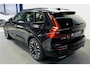 Volvo XC60 2.0 T6 293kW/399pk Aut8 Plug-in hybrid Ultra Dark PANORAMADAK + HARMAN/KARDON + ADAPT.CRUISE + HEAD-UP + STOELVERWARMING V&A + STUURVERWARMING + GOOGLE DASH + 360 CAMERA + BLIS + CTA + LUCHTVERING + 21" LM-VELGEN!!