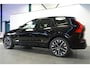 Volvo XC60 2.0 T6 293kW/399pk Aut8 Plug-in hybrid Ultra Dark PANORAMADAK + HARMAN/KARDON + ADAPT.CRUISE + HEAD-UP + STOELVERWARMING V&A + STUURVERWARMING + GOOGLE DASH + 360 CAMERA + BLIS + CTA + LUCHTVERING + 21" LM-VELGEN!!