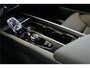 Volvo XC60 2.0 T6 AWD 293kW/399pk Aut8 Plug-in hybrid Ultra Dark Facelift! LUCHTVERING + PANORAMADAK + HARMAN/KARDON + ADAPT.CRUISE + HEAD-UP + STOELVERWARMING V&A + STUURVERWARMING + GOOGLE DASH + 360 CAMERA + BLIS + PARKSENSOREN + 21" LM-VELGEN!!