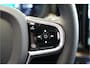 Volvo XC60 2.0 T6 AWD 293kW/399pk Aut8 Plug-in hybrid Ultra Dark Facelift! LUCHTVERING + PANORAMADAK + HARMAN/KARDON + ADAPT.CRUISE + HEAD-UP + STOELVERWARMING V&A + STUURVERWARMING + GOOGLE DASH + 360 CAMERA + BLIS + PARKSENSOREN + 21" LM-VELGEN!!