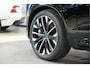 Volvo XC60 2.0 T6 293kW/399pk Aut8 Plug-in hybrid Ultra Dark PANORAMADAK + HARMAN/KARDON + ADAPT.CRUISE + HEAD-UP + STOELVERWARMING V&A + STUURVERWARMING + GOOGLE DASH + 360 CAMERA + BLIS + CTA + LUCHTVERING + 21" LM-VELGEN!!