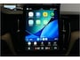 Volvo XC60 2.0 T6 AWD 293kW/399pk Aut8 Plug-in hybrid Ultra Dark Facelift! LUCHTVERING + PANORAMADAK + HARMAN/KARDON + ADAPT.CRUISE + HEAD-UP + STOELVERWARMING V&A + STUURVERWARMING + GOOGLE DASH + 360 CAMERA + BLIS + PARKSENSOREN + 21" LM-VELGEN!!