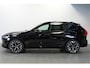 Volvo XC60 2.0 T6 293kW/399pk Aut8 Plug-in hybrid Ultra Dark PANORAMADAK + HARMAN/KARDON + ADAPT.CRUISE + HEAD-UP + STOELVERWARMING V&A + STUURVERWARMING + GOOGLE DASH + 360 CAMERA + BLIS + CTA + LUCHTVERING + 21" LM-VELGEN!!