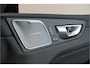 Volvo XC60 2.0 T6 AWD 293kW/399pk Aut8 Plug-in hybrid Ultra Dark Facelift! LUCHTVERING + PANORAMADAK + HARMAN/KARDON + ADAPT.CRUISE + HEAD-UP + STOELVERWARMING V&A + STUURVERWARMING + GOOGLE DASH + 360 CAMERA + BLIS + PARKSENSOREN + 21" LM-VELGEN!!
