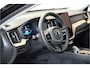 Volvo XC60 2.0 T6 AWD 293kW/399pk Aut8 Plug-in hybrid Ultra Dark Facelift! LUCHTVERING + PANORAMADAK + HARMAN/KARDON + ADAPT.CRUISE + HEAD-UP + STOELVERWARMING V&A + STUURVERWARMING + GOOGLE DASH + 360 CAMERA + BLIS + PARKSENSOREN + 21" LM-VELGEN!!