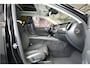 Volvo XC60 2.0 T6 293kW/399pk Aut8 Plug-in hybrid Ultra Dark PANORAMADAK + HARMAN/KARDON + ADAPT.CRUISE + HEAD-UP + STOELVERWARMING V&A + STUURVERWARMING + GOOGLE DASH + 360 CAMERA + BLIS + CTA + LUCHTVERING + 21" LM-VELGEN!!