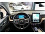 Volvo XC60 2.0 T6 293kW/399pk Aut8 Plug-in hybrid Ultra Dark PANORAMADAK + HARMAN/KARDON + ADAPT.CRUISE + HEAD-UP + STOELVERWARMING V&A + STUURVERWARMING + GOOGLE DASH + 360 CAMERA + BLIS + CTA + LUCHTVERING + 21" LM-VELGEN!!