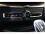 Volvo XC60 2.0 T6 AWD 293kW/399pk Aut8 Plug-in hybrid Ultra Dark Facelift! LUCHTVERING + PANORAMADAK + HARMAN/KARDON + ADAPT.CRUISE + HEAD-UP + STOELVERWARMING V&A + STUURVERWARMING + GOOGLE DASH + 360 CAMERA + BLIS + PARKSENSOREN + 21" LM-VELGEN!!